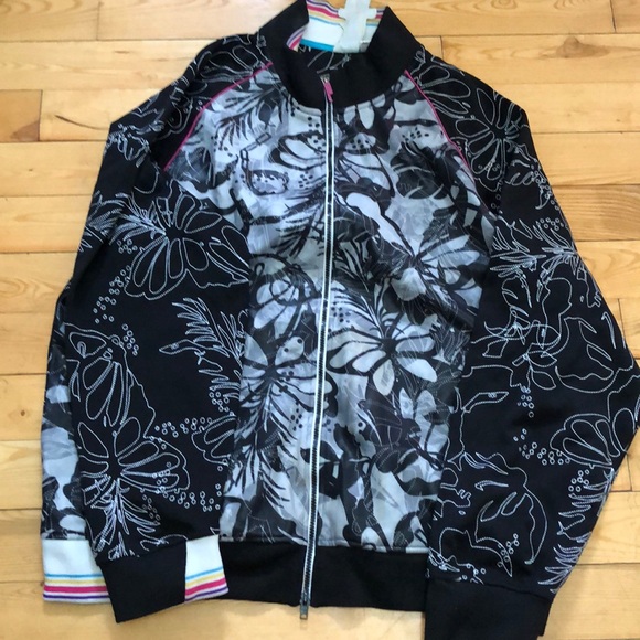 Clothes - Picture 1 of 2